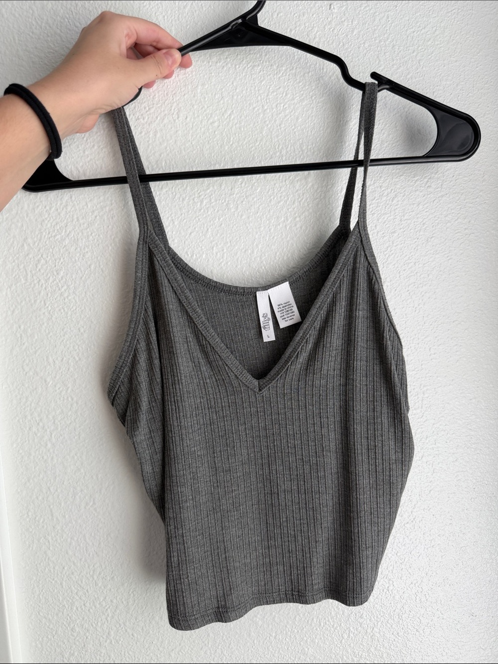 Tilly's Ribbed V-Neck Cropped Tank Top - Gray